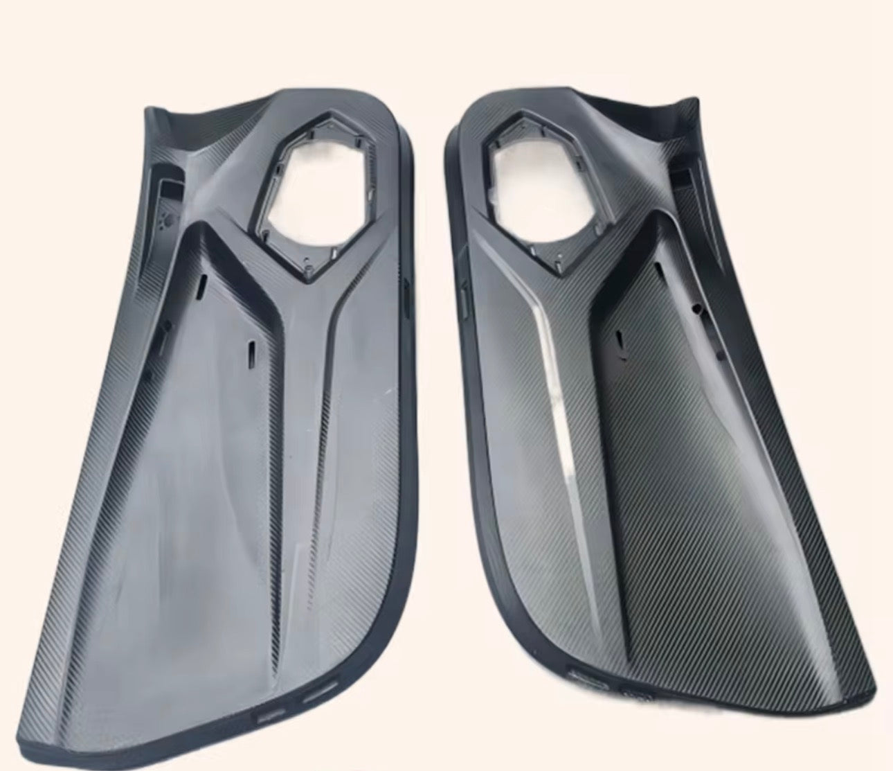 Lamborghini Huracán (Up to STO) – Full Matte Dry Carbon Fiber Inner Door Panels