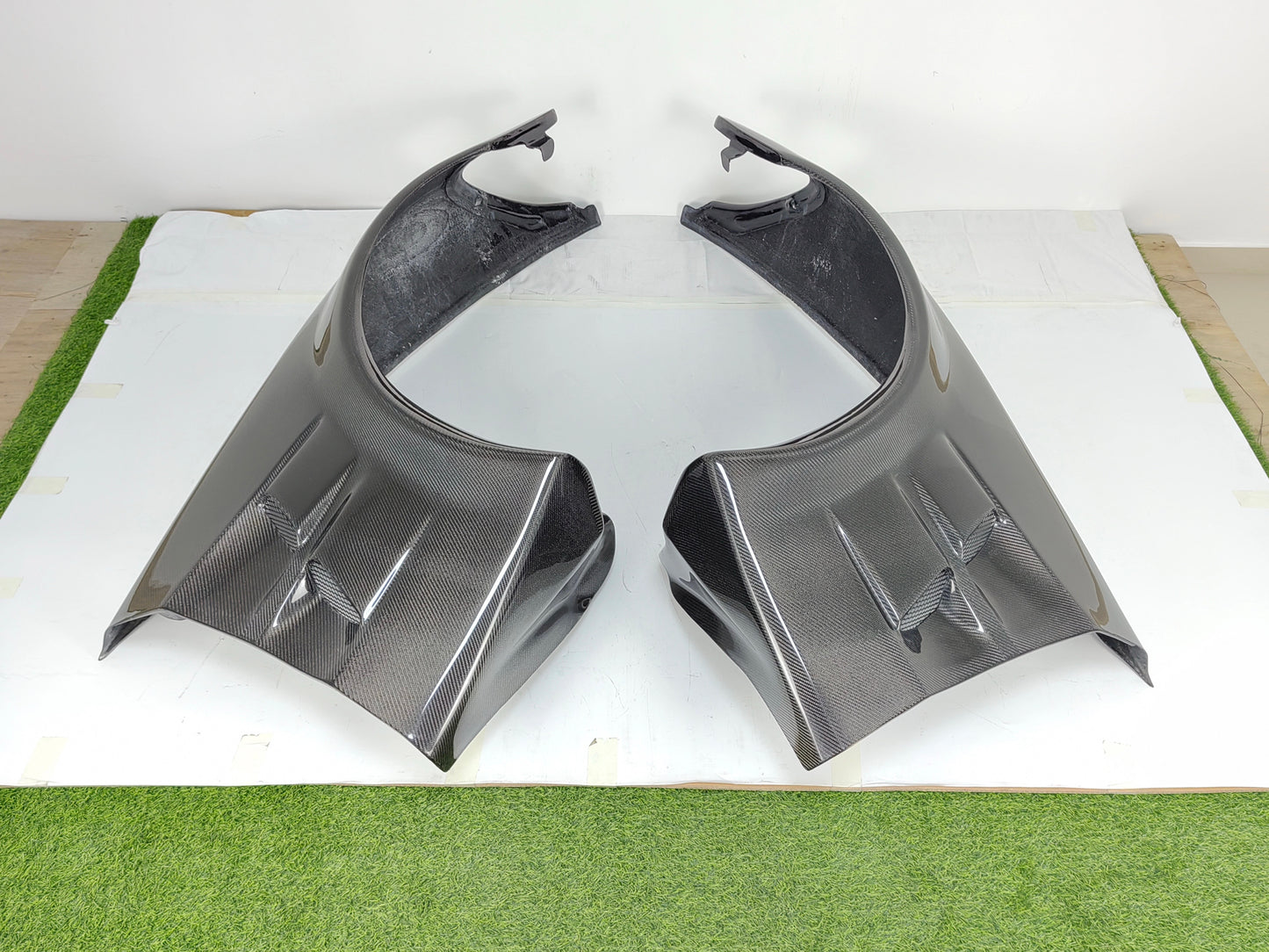 DRVYN Corvette C6 2006–2013 Carbon Fiber V1 Style Front Vented Fenders