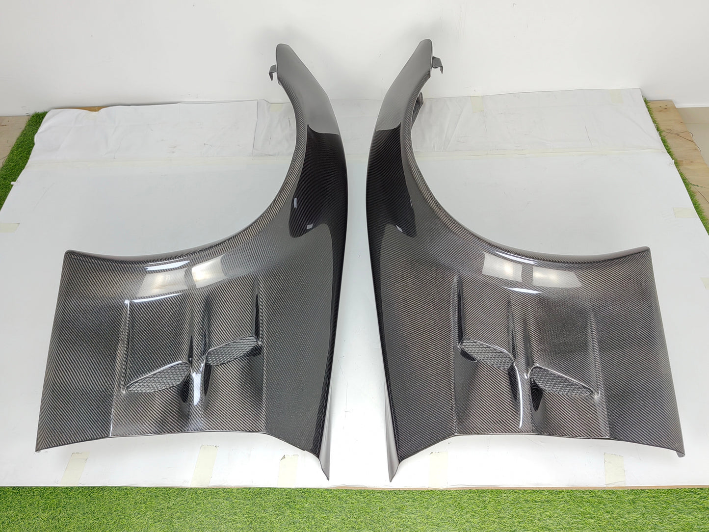 DRVYN Corvette C6 2006–2013 Carbon Fiber V1 Style Front Vented Fenders